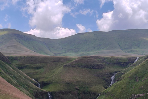 Johannesburg: Drakensberg Sentinel Peak Hike & Hotel Stay