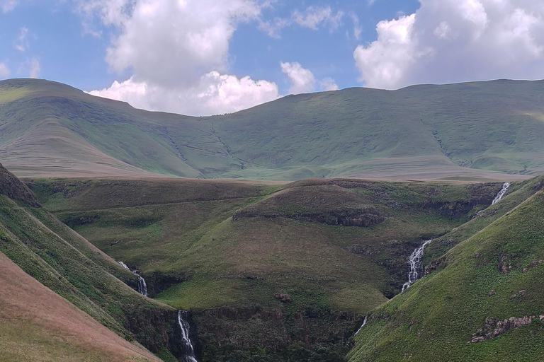 Johannesburg: Drakensberg Sentinel Peak Hike & Hotel Stay