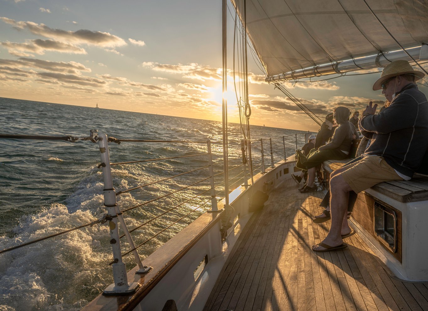 Key West: Solnedgangssejlads med skonnert med mad og drikke