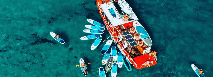 Ibiza : Visite guidée en bateau des criques secrètes avec Open Bar et Tapas