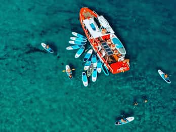 Ibiza: Tour en barco guiado por las calas secretas con barra libre y tapas