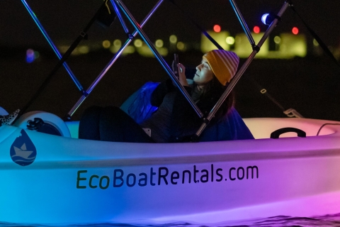 San Diego: Nächtliches Date auf dem glühenden Tretboot mit Blick auf Downtown