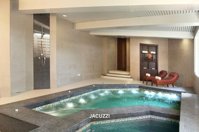 Jakarta: Sunrise Golf Experience at Pondok Indah w/ Transfer Morning Golf Experience with Hotel Pickup & Massage