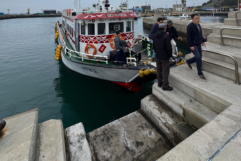 Jeju: Biyangdo Island Ferry Ride, Hike, and Lunch