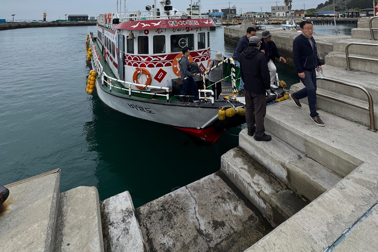 Jeju: Biyangdo Island Ferry Ride, Hike, and Lunch