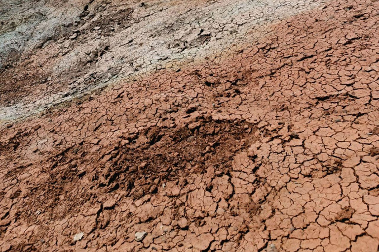 巴库：粉红湖、糖果山和贝什巴马格山之旅