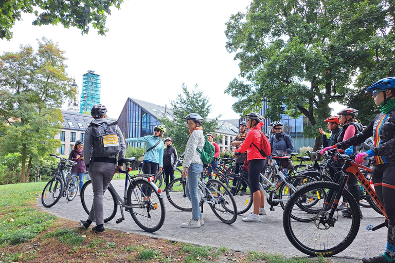 Vilnius: City Bike Tour of Vilnius Highlights