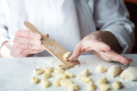 Houston: divertente corso di cucina per imparare a preparare la pasta con uno chef localeHouston: divertente corso di cucina per preparare la pasta con uno chef locale