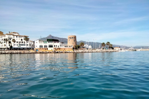 Barca senza licenza a Puerto Banús3h