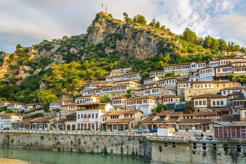 Au départ de Tirana/Durres : Excursion d&#039;une journée à Berat - site classé au patrimoine de l&#039;UNESCO