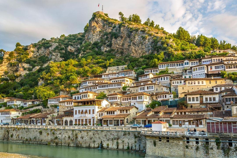 Au départ de Tirana/Durres : Excursion d&#039;une journée à Berat - site classé au patrimoine de l&#039;UNESCO