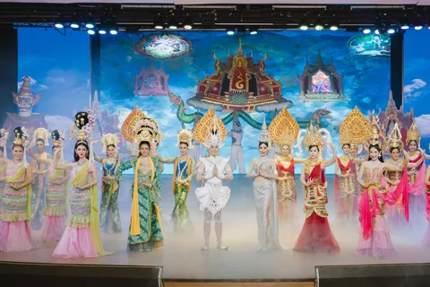 Bangkok: Golden Dome Cabaret Show Entry Ticket