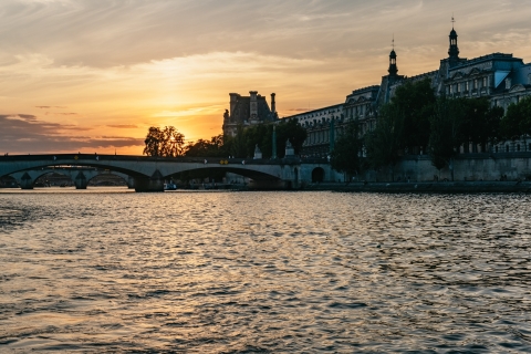 Paris: Dinner-Bootsfahrt auf der Seine mit 3 Gängen3-Gänge-Menü am frühen Abend ohne Getränke