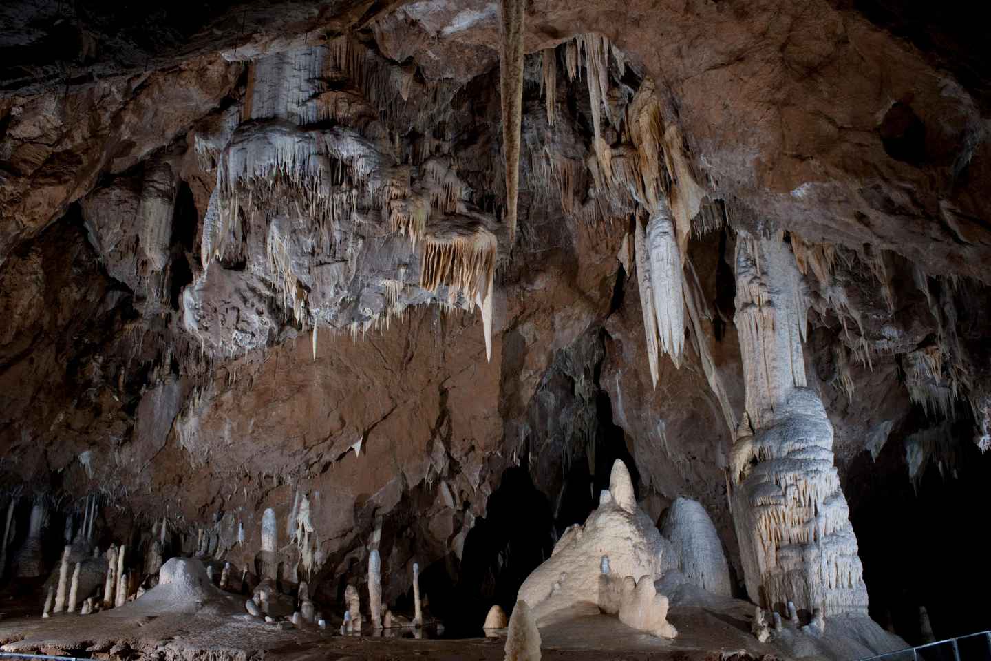 Alla Scoperta di Brno: Le Migliori Grotte della Repubblica Ceca - Tour Escursionistico di un Giorno