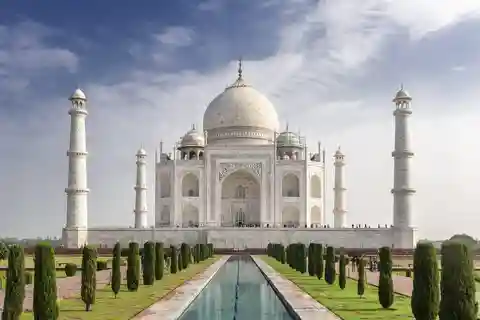 Skip the line of Express Ticket View of Taj Mahal