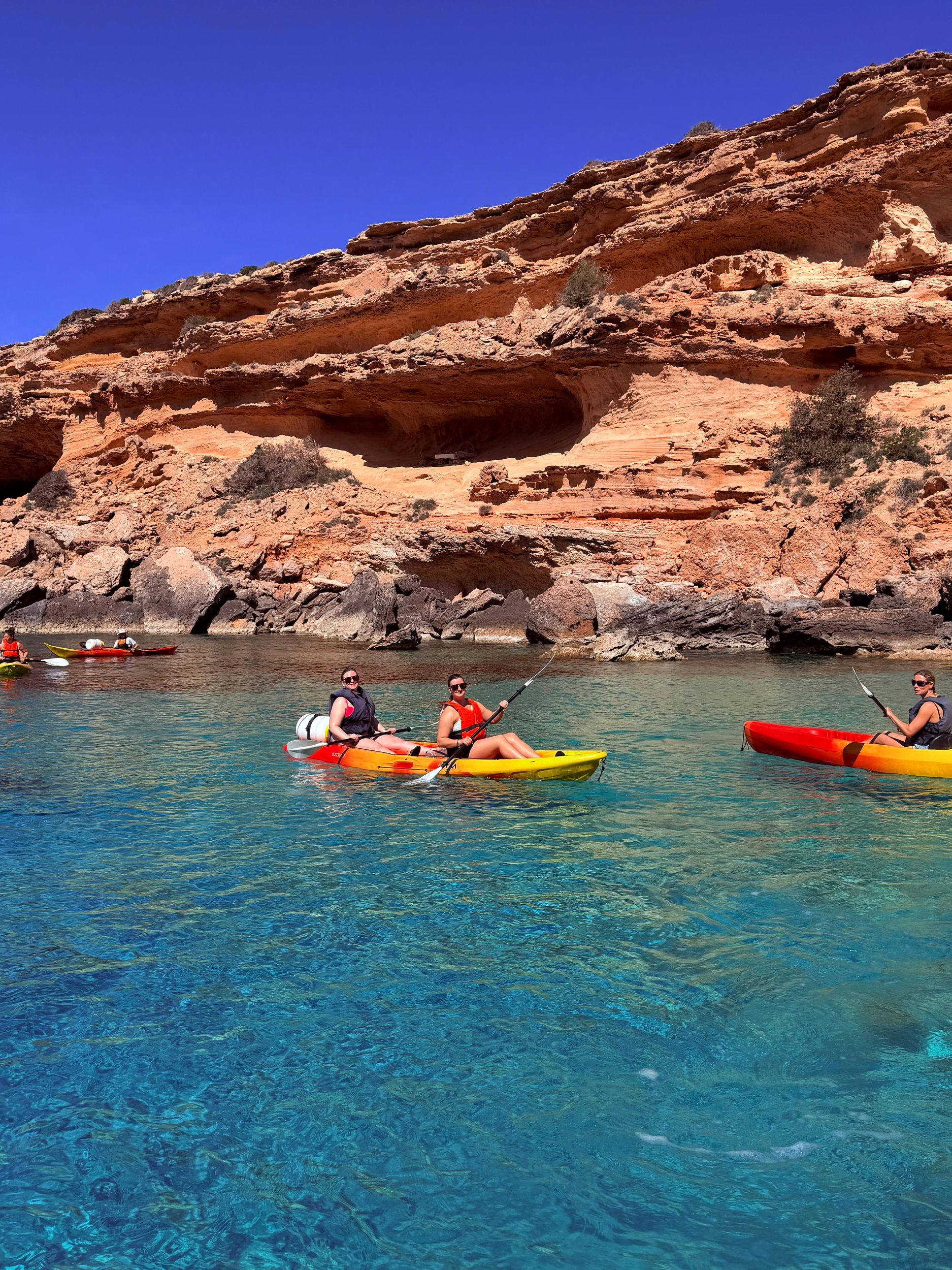 Ibiza: Kajakfahren & Schnorcheln in Meereshöhlen und kristallklarem Wasser