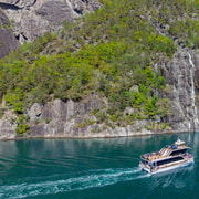 Stavanger: Lysefjord és Preikestolen hajózás hibrid hajóval