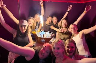 Private Club Crawl Tour inkl. 1 Flasche Alkohol & Beigetränke mit Feuerwerk