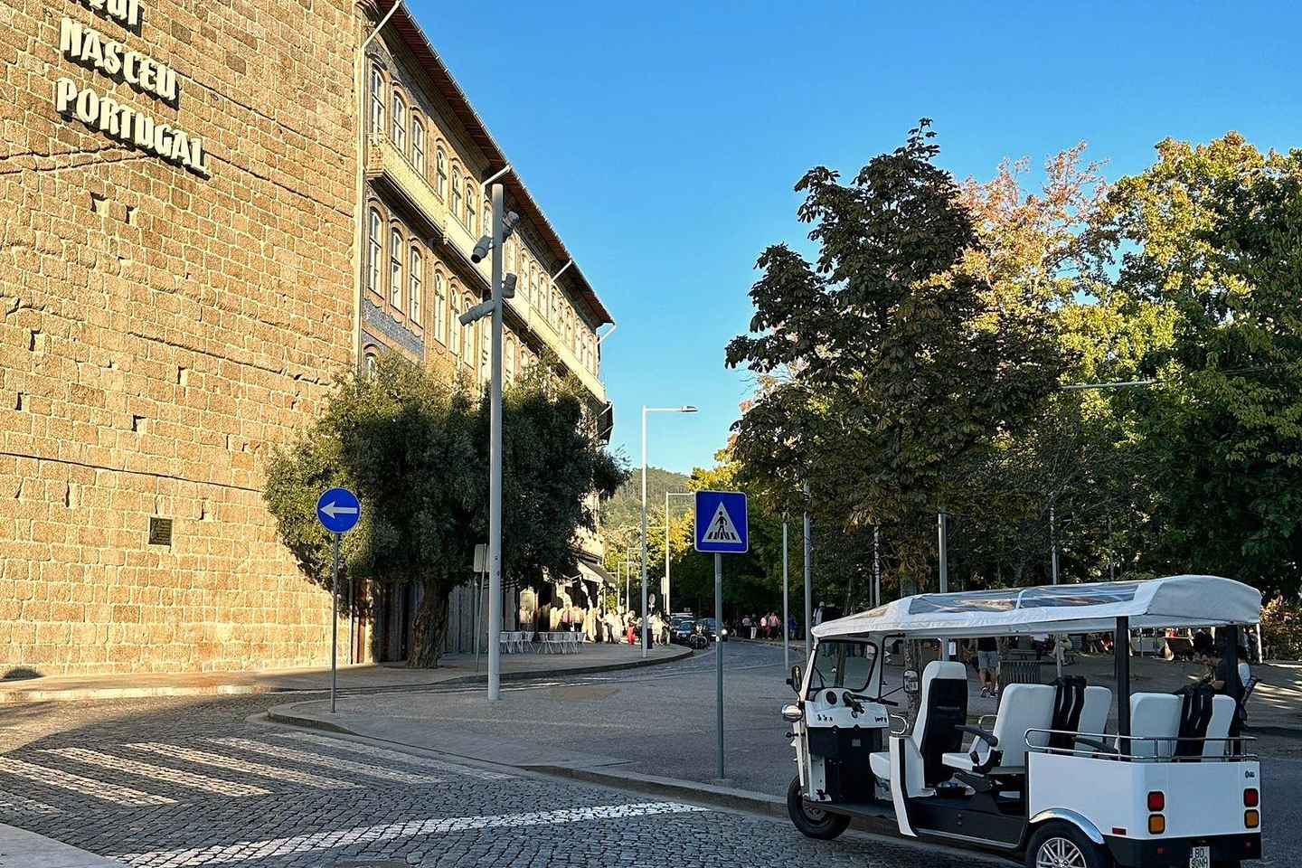 Sightseeing Tours by Electric Tuk-Tuk in Guimarães