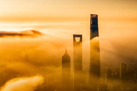 Shanghai Sunset Walk: Historic Bund to Cyberpunk Skyline