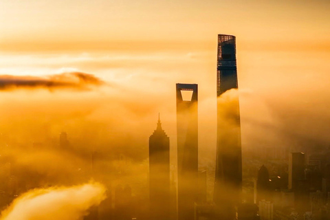 Shanghai Sunset Walk: Historic Bund to Cyberpunk Skyline Private VIP Tour (English & French)