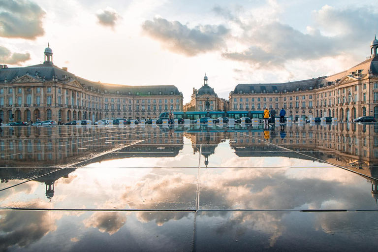 Bordeaux by Bike: Discover Bordeaux's Main Attractions on a Private Ride Bordeaux by Bike: 3-hour tour in Italian, Spanish, or German
