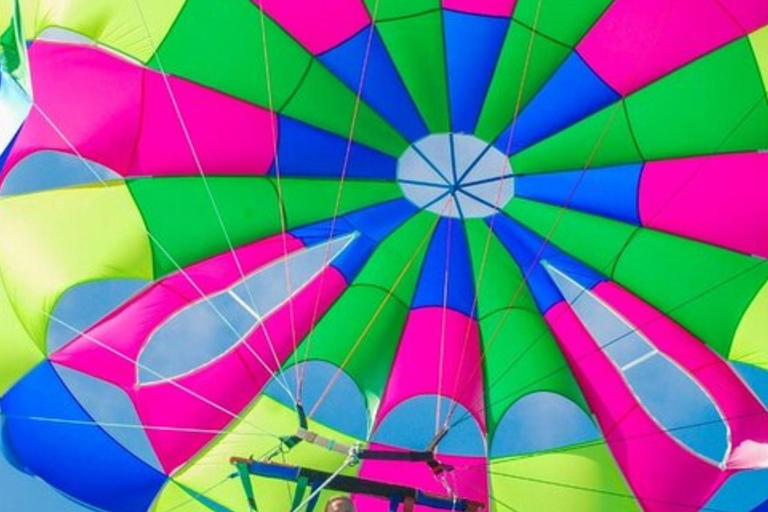 Sky High Thrills Parasailing Experience (expérience en parachute ascensionnel)