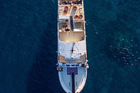 Ibiza: Solar Eclipse Cruise with Lunch, Drinks, and DJ