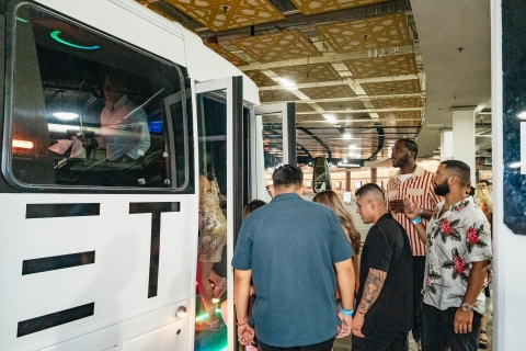 Las Vegas: Club Crawl mit Partybus und GetränkespecialsFür Jungs