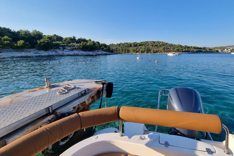 Visite privée du lagon bleu et des 3 îles en bateau à moteur