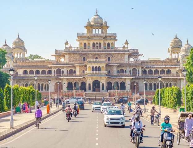 Visit Agra to Jaipur cab via Fatehpur Sikri & abhaneri stepwell in Agra to Jaipur via Fatehpur Sikri & Abhaneri Stepwell