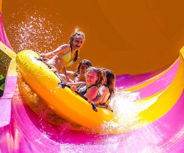 Bali: Waterbom Bali and Uluwatu Temple Tour with Kecak Dance