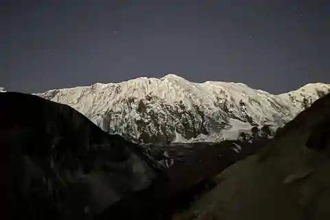 Nepal: Manang-Tilicho Lake-Thorong La Pass Circuit Trek