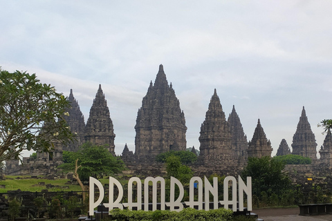 Yogyakarta: Prambanan Sunset & Ramayana Ballet with Dinner
