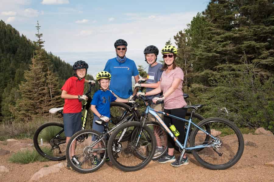 Colorado Springs: E-Bike-Tour durch die Berglandschaft. Foto: GetYourGuide