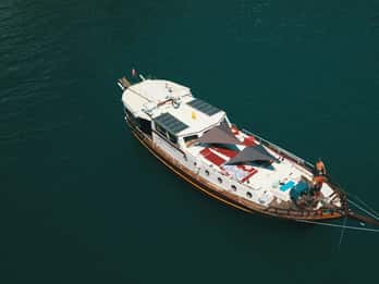 Tour mit einer türkischen Yacht entlang der Küste des Gargano