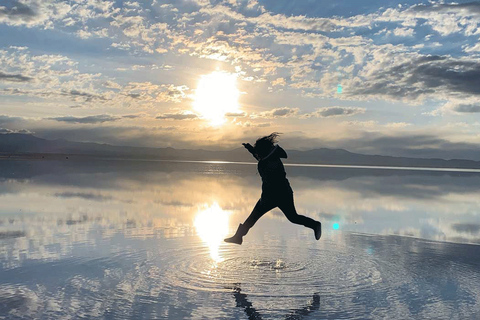 Desde Uyuni: Luz de las estrellas salida del sol efecto espejo