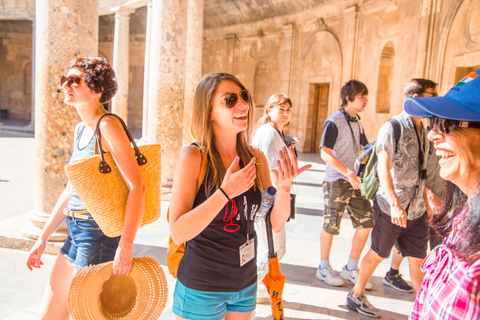 Granada: Alhambra rondleiding met gids/ Nasrid Paleizen & StadspasEngelse tour en stadspas