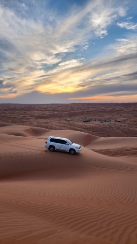 Zonsondergang in de wahiba woestijn