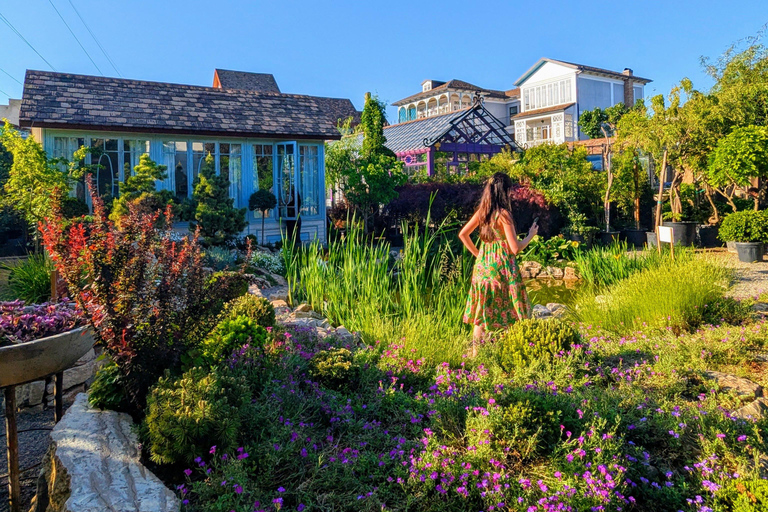 Tbilisi: Hidden Garden Photoshoot with Optional Lunch