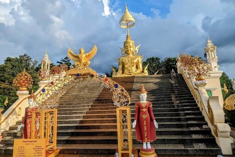 Chiang Mai: Wat Phra That Doi Saket & Wat Sri Don Moon Tour