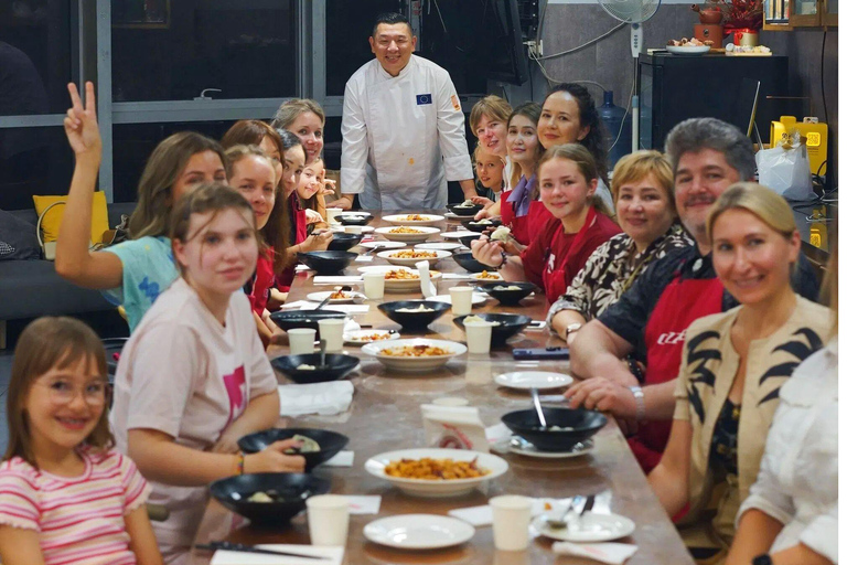 Shanghai: Chinese Cooking Class with Michelin Chef