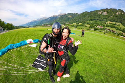 Interlaken: Paracaidismo en avión sobre los Alpes suizos