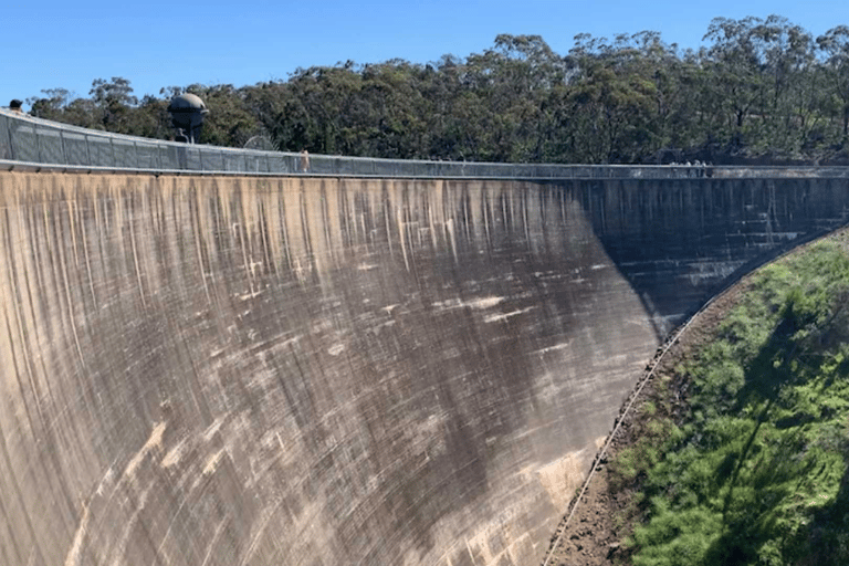 Adelaide Highlights: Wine, Whispering Wall & Pink Lake Tour