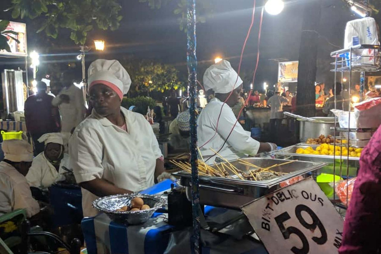 زنجبار: جولة تسوق بصحبة مرشد في المدينة الحجرية وجولة طعام في فورودانيالاصطحاب من الفندق والتوصيل 