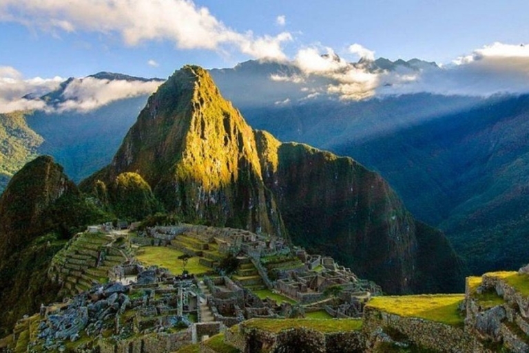Machu Picchu : Découvrez la magie d'une excursion de deux jours au lever du soleil