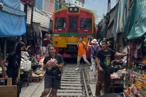 Bangkok: Railway Market & Floating Market Private Tour