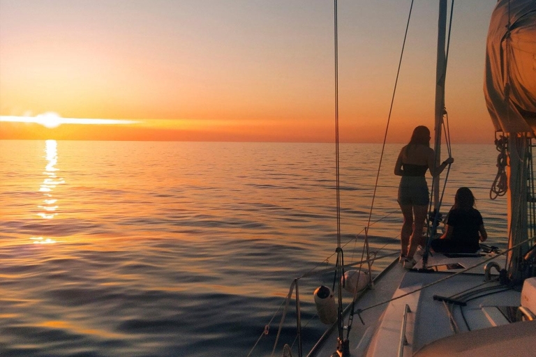 Ibiza : Excursion en bateau au coucher du soleil avec apéritifs gastronomiques et champagneExcursion en bateau au coucher du soleil à Ibiza avec apéritifs gourmands et champagne