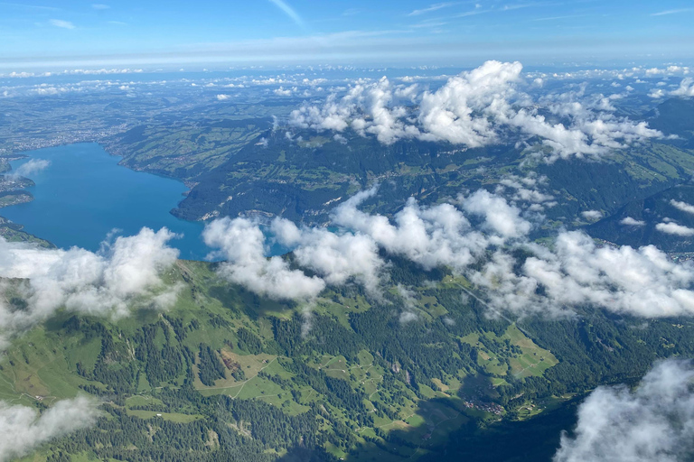 Bern: Private Helicopter-Tour for 4 People to Lake Thun Private Helicopter-Tour for 4 People to Lake Thun