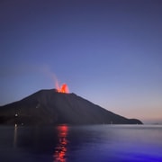 Da Tropea: Stromboli bei Nacht